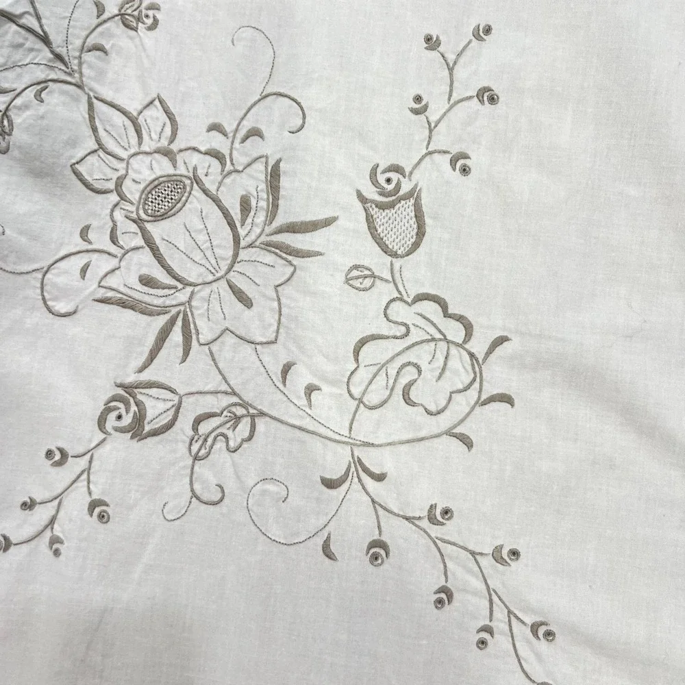Vintage Antique Hand Embroidered White Linen Tablecloth Scalloped Cutwork Floral